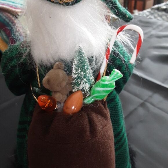 VINTAGE Saint Nicholas Figure Green Plaid with Wreath & Sack of … - Picture 5 of 9
